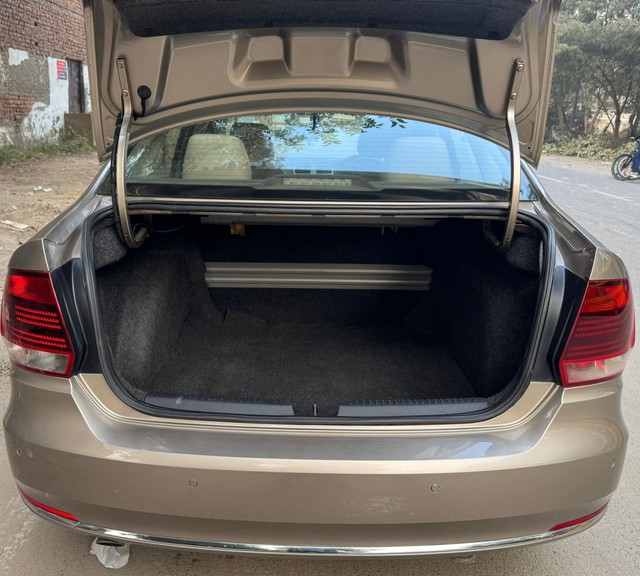 Second-hand 2017 Volkswagen Vento 1.2 TSI Highline AT for sale in New Delhi-16