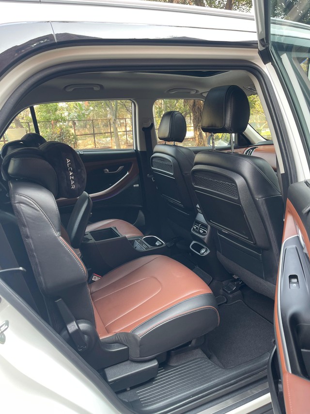 Second-hand 2023 Hyundai Alcazar Signature (O) Turbo DCT for sale in New Delhi-9