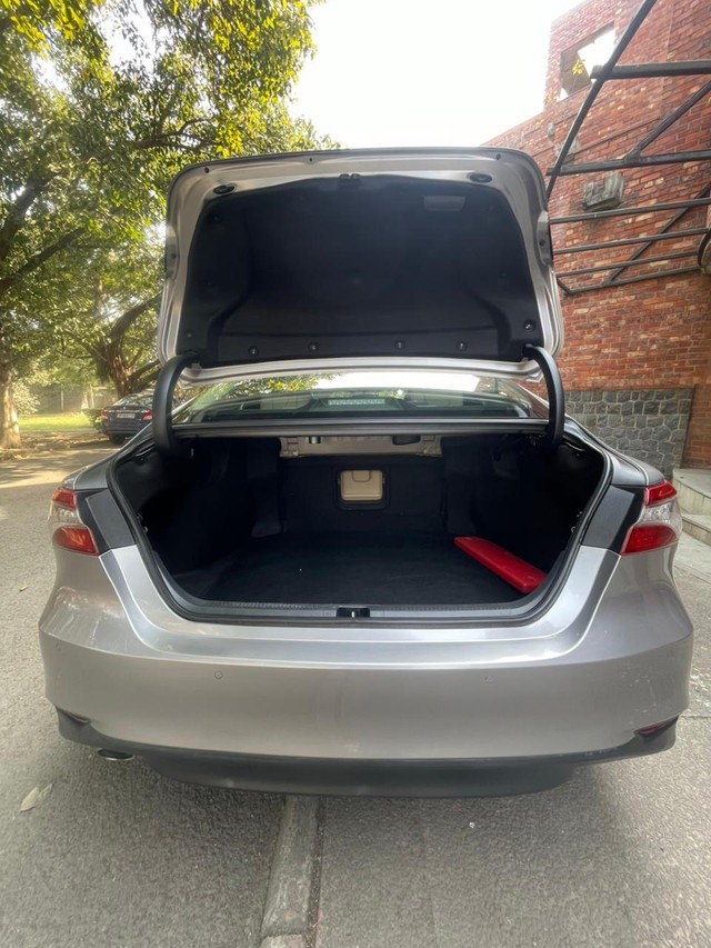 Toyota Camry 2.5 Hybrid Second-hand 2024 Toyota Camry 2.5 Hybrid for sale in New Delhi-17