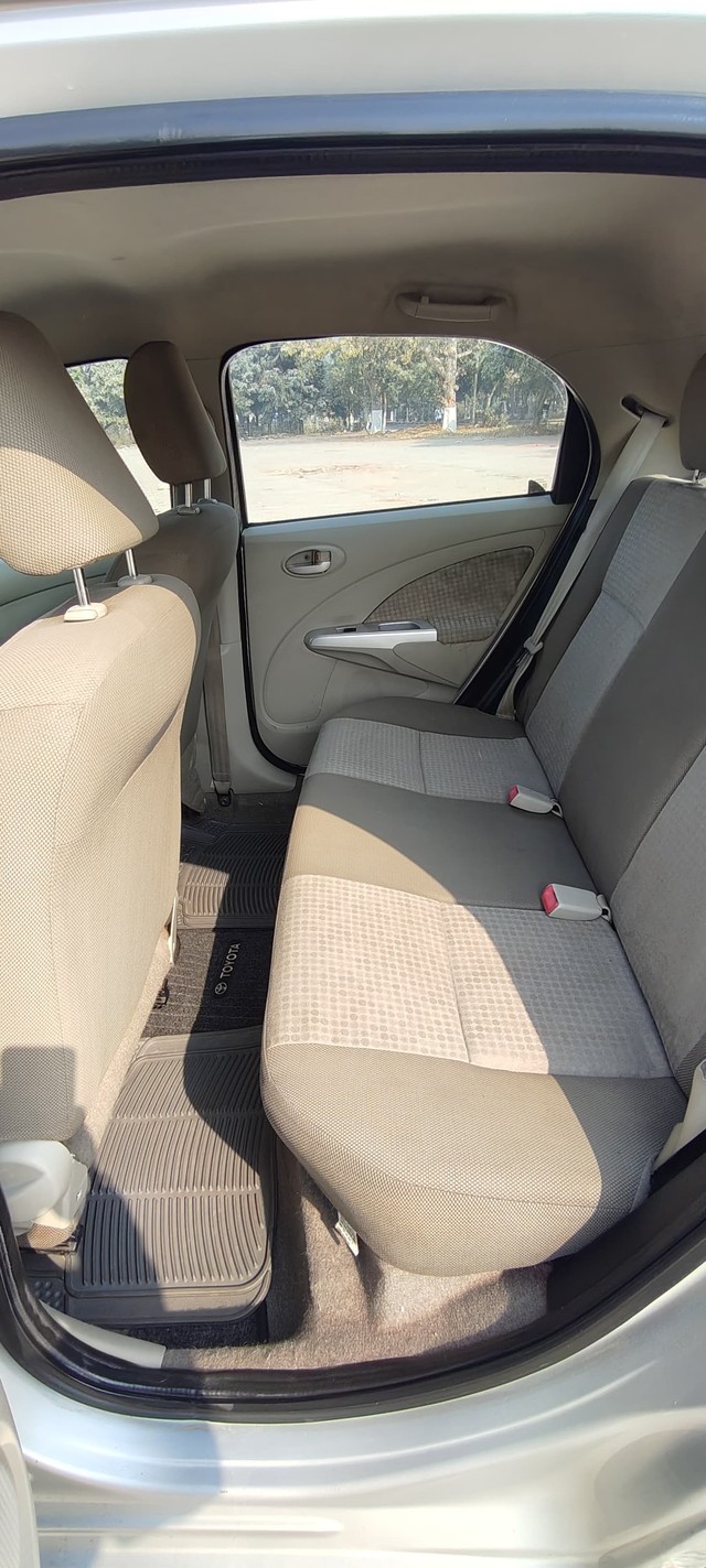 Second-hand 2014 Toyota Etios Liva G for sale in Faridabad-7