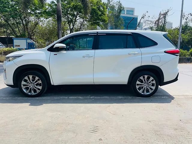 Second-hand 2024 Toyota Innova Hycross ZX(O) Hybrid for sale in Mumbai-3
