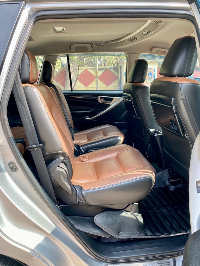 Second-hand 2018 Toyota Innova Crysta 2.4 VX MT 8S BSIV for sale in New Delhi-9