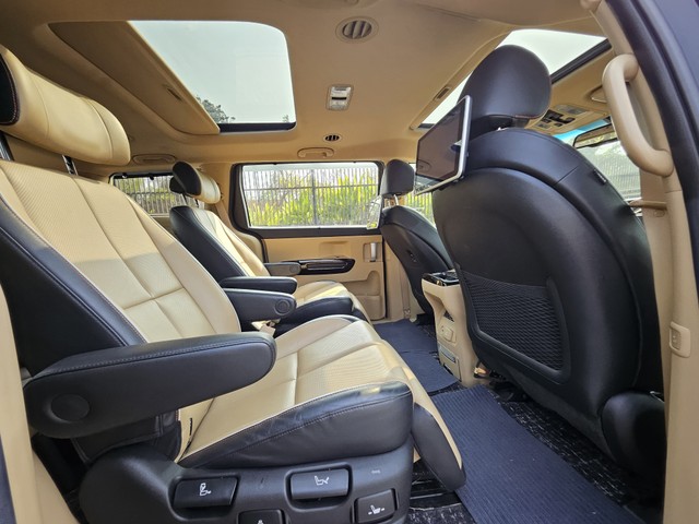 Second-hand 2020 Kia Carnival Limousine for sale in Mumbai-12