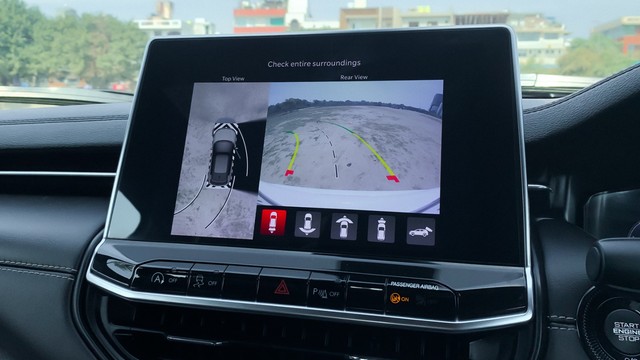 Second-hand 2024 Jeep Compass 2.0 Model S Opt 4x4 AT for sale in New Delhi-14