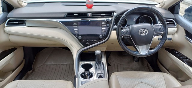 Second-hand 2019 Toyota Camry Hybrid 2.5 for sale in Ludhiana-9