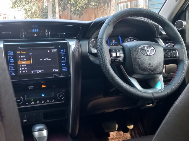 Second-hand 2019 Toyota Fortuner 2.8 2WD AT BSIV for sale in New Delhi-16