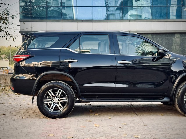 Second-hand 2025 Toyota Fortuner 4X2 Diesel AT for sale in New Delhi-8
