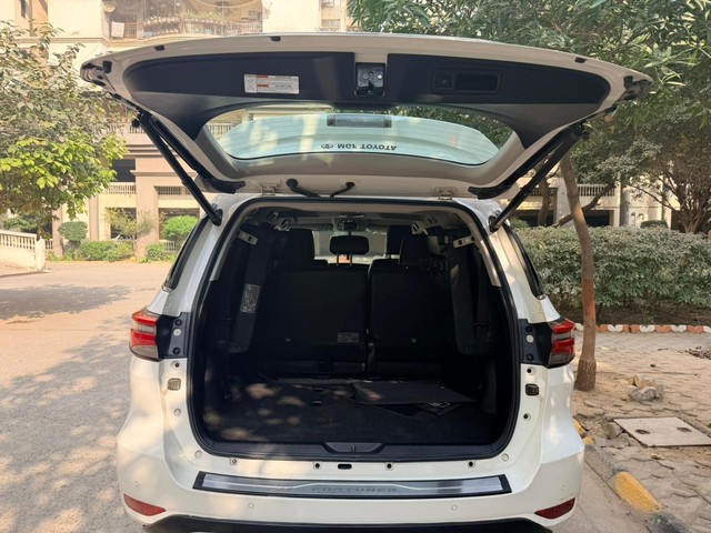 Second-hand 2022 Toyota Fortuner 4X2 AT BSVI for sale in New Delhi-4