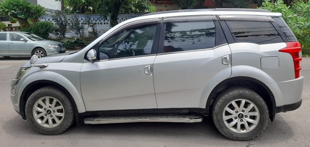 Second-hand 2017 Mahindra XUV500 R W10 FWD for sale in Lucknow-3