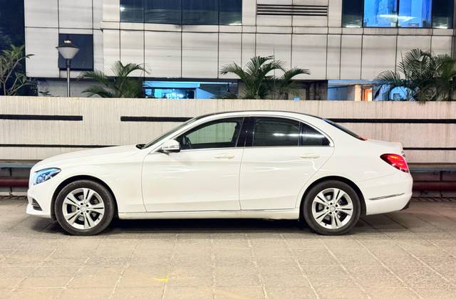 https://images10.gaadi.com/usedcar_image/TP1A.220624.014/original/10b3d286-8c7d-4c48-8974-ba6853fda178.jpg?imwidth=6402