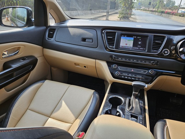 Second-hand 2020 Kia Carnival Limousine for sale in Mumbai-17