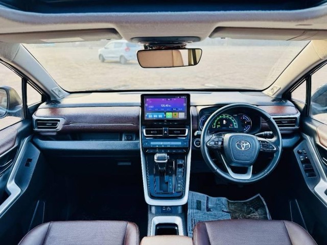 Second-hand 2024 Toyota Innova Hycross ZX(O) Hybrid for sale in New Delhi-2