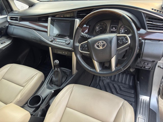 Second-hand 2017 Toyota Innova Crysta 2.4 VX MT BSIV for sale in New Delhi-14