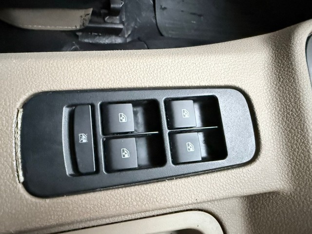 Second-hand 2015 Mahindra TUV 300 T6 for sale in Thane-11