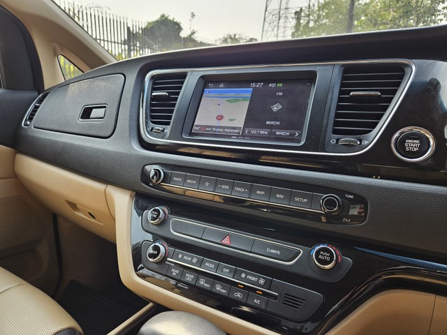 Second-hand 2020 Kia Carnival Limousine for sale in Mumbai-21