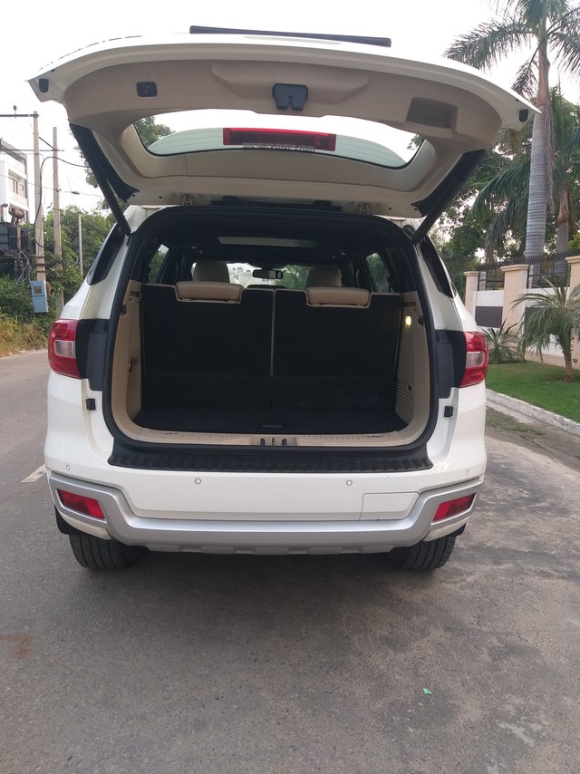 Second-hand 2020 Ford Endeavour Titanium Plus 4X2 for sale in Ludhiana-4