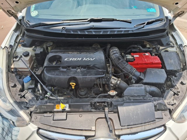 Second-hand 2013 Hyundai Elantra CRDi SX for sale in Lucknow-4