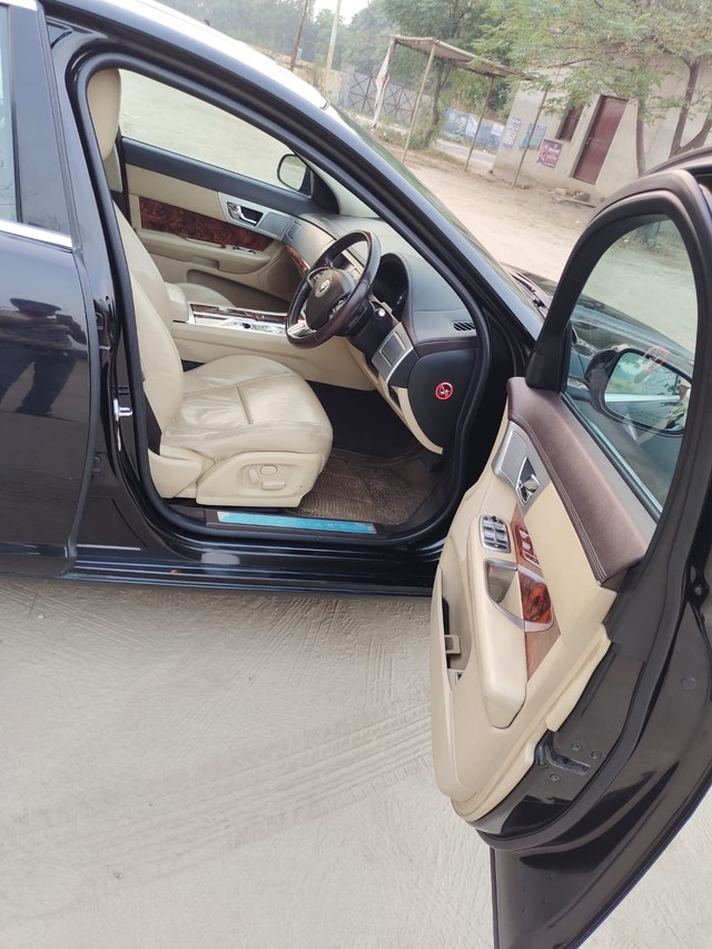 Second-hand 2013 Jaguar XF 3.0 Litre S Premium Luxury for sale in Ludhiana-12