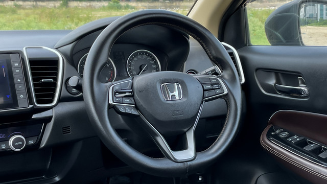 Second-hand 2021 Honda City V MT for sale in New Delhi-11