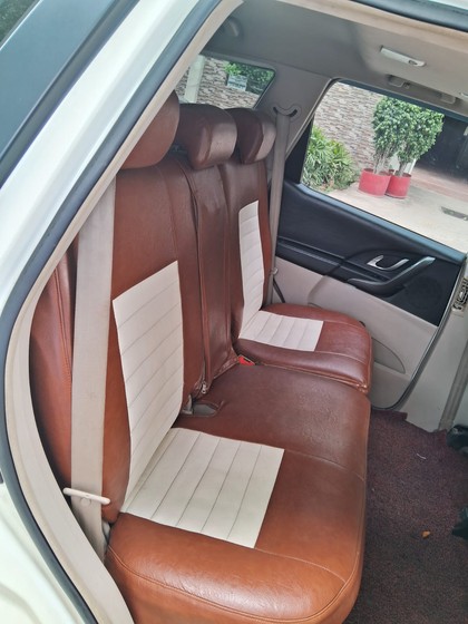 Used Mahindra XUV500 R W10 FWD Car in Lucknow, 2017 Model Find