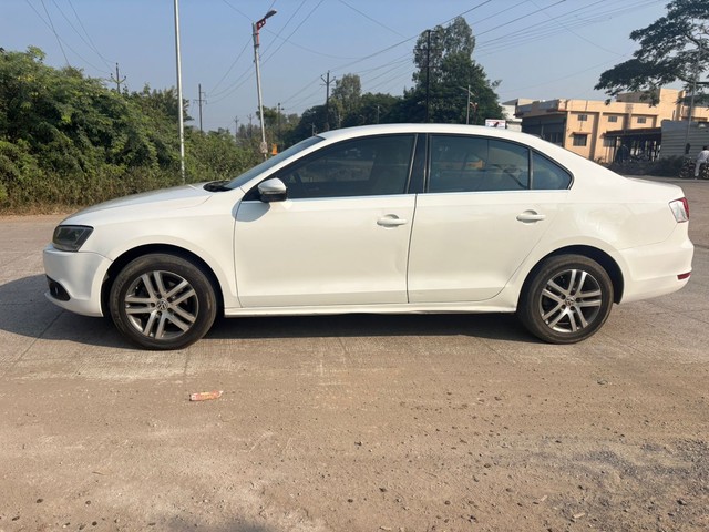 Second-hand 2013 Volkswagen Jetta 2.0L TDI Comfortline for sale in Aurangabad-3
