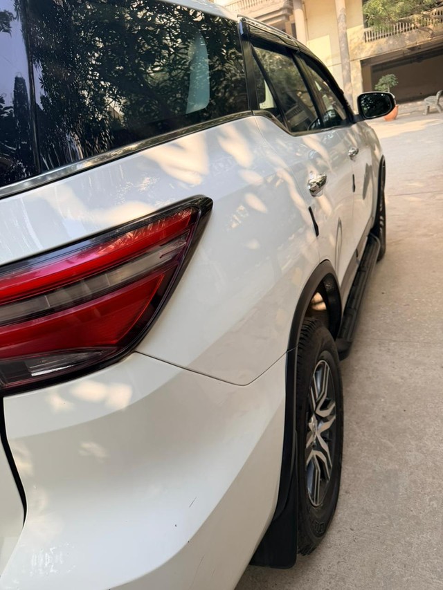 Second-hand 2022 Toyota Fortuner 4X2 AT BSVI for sale in New Delhi-14