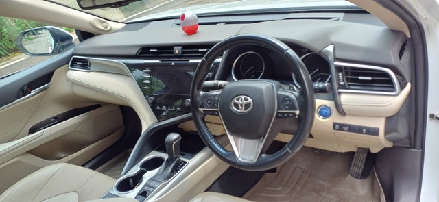 Second-hand 2019 Toyota Camry Hybrid 2.5 for sale in Ludhiana-4
