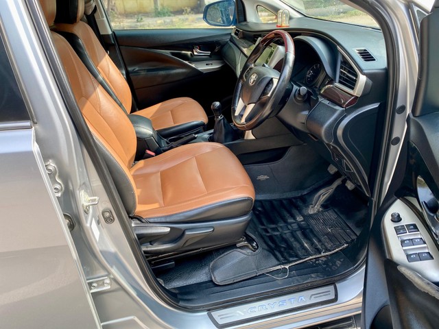 Second-hand 2018 Toyota Innova Crysta 2.4 VX MT 8S BSIV for sale in New Delhi-4