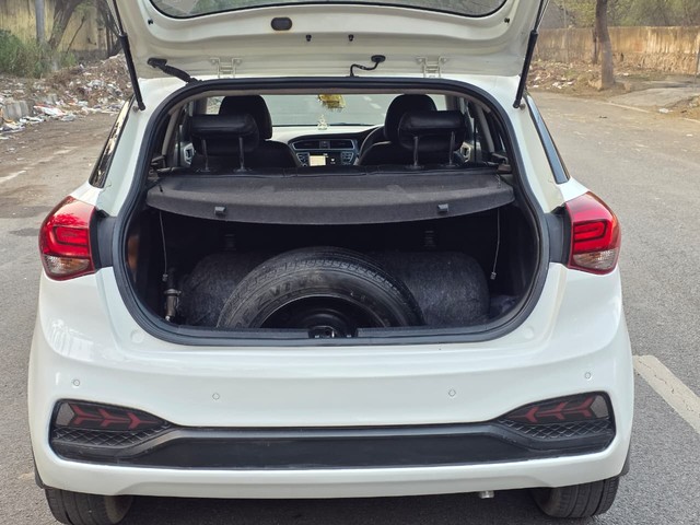 Second-hand 2018 Hyundai i20 Petrol Asta Option for sale in New Delhi-11