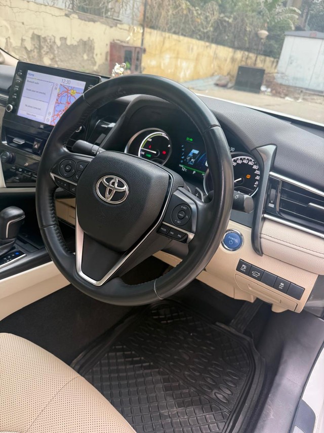 Second-hand 2023 Toyota Camry 2.5 Hybrid BSVI for sale in New Delhi-9