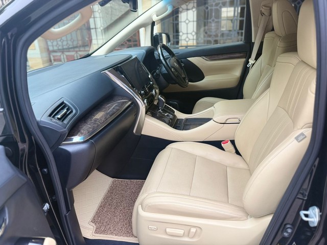 Second-hand 2020 Toyota Vellfire Executive Lounge BSVI for sale in New Delhi-12