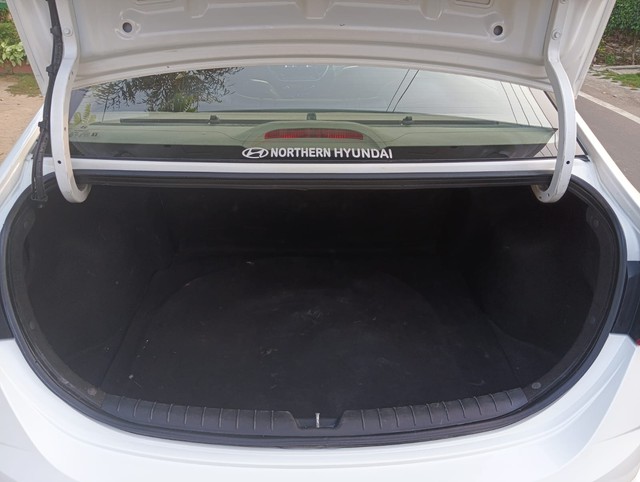 Second-hand 2022 Hyundai Verna SX Diesel for sale in Ludhiana-11