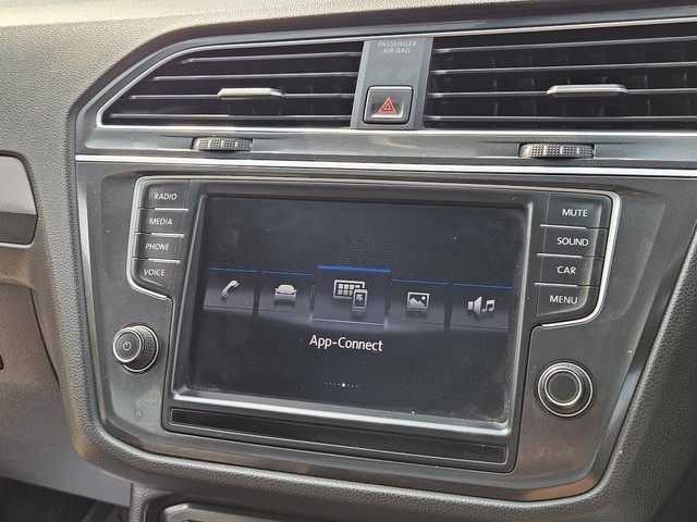 Second-hand 2017 Volkswagen Tiguan 2.0 TDI Highline for sale in Mumbai-11