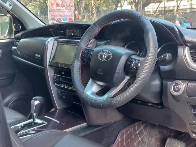 Second-hand 2019 Toyota Fortuner 2.8 2WD AT BSIV for sale in New Delhi-14