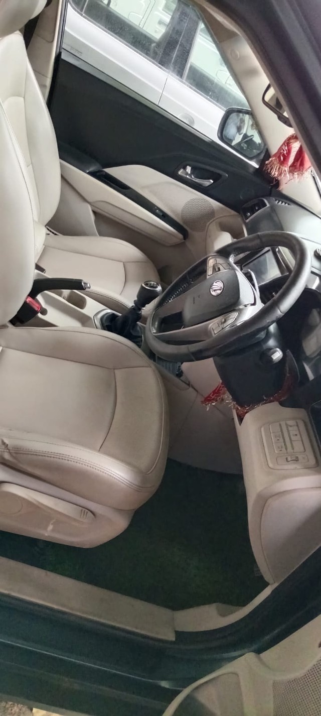 Mahindra XUV300 W8 Option BSVI Second-hand 2020 Mahindra XUV300 W8 Option BSVI for sale in Lucknow-2