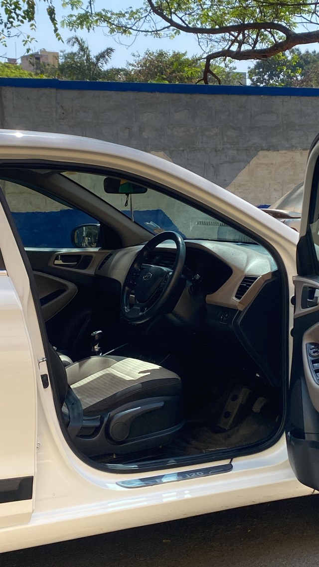 Second-hand 2019 Hyundai i20 Petrol Asta Option for sale in Bangalore-2