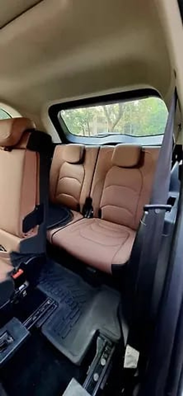 Second-hand 2023 MG Hector Plus 1.5 Turbo Savvy Pro CVT 7 Str BSVI for sale in Mumbai-10