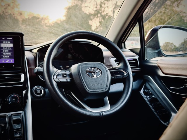 Second-hand 2025 Toyota Innova Hycross GX 7STR for sale in New Delhi-9