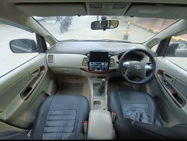 Second-hand 2014 Toyota Innova 2.5 G (Diesel) 8 Seater BS IV for sale in Indore-5