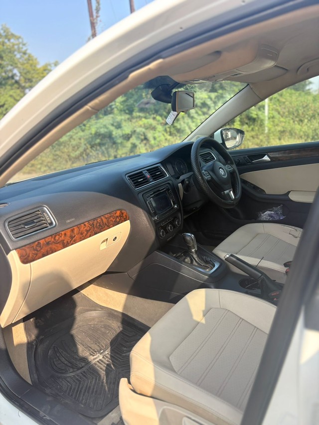 Second-hand 2013 Volkswagen Jetta 2.0L TDI Comfortline for sale in Aurangabad-7