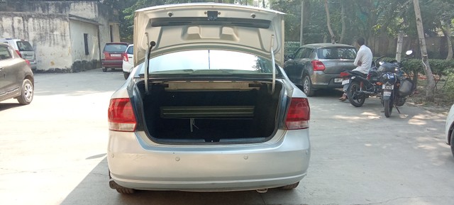 Volkswagen Vento IPL II Petrol Highline Second-hand 2011 Volkswagen Vento IPL II Petrol Highline for sale in Noida-11