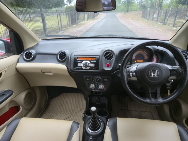 Second-hand 2014 Honda Brio S MT for sale in Noida-8
