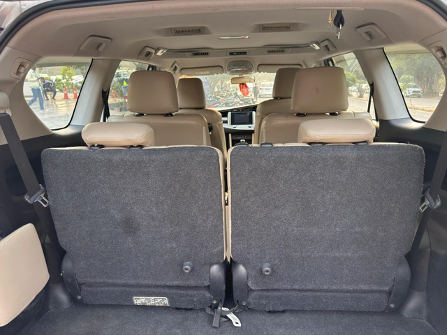 Second-hand 2017 Toyota Innova Crysta 2.4 VX MT BSIV for sale in New Delhi-6