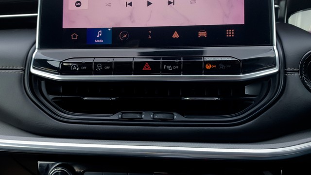 Second-hand 2024 Jeep Compass 2.0 Model S Opt 4x4 AT for sale in New Delhi-19