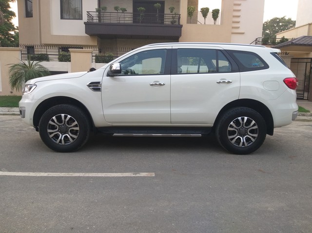 Second-hand 2020 Ford Endeavour Titanium Plus 4X2 for sale in Ludhiana-3