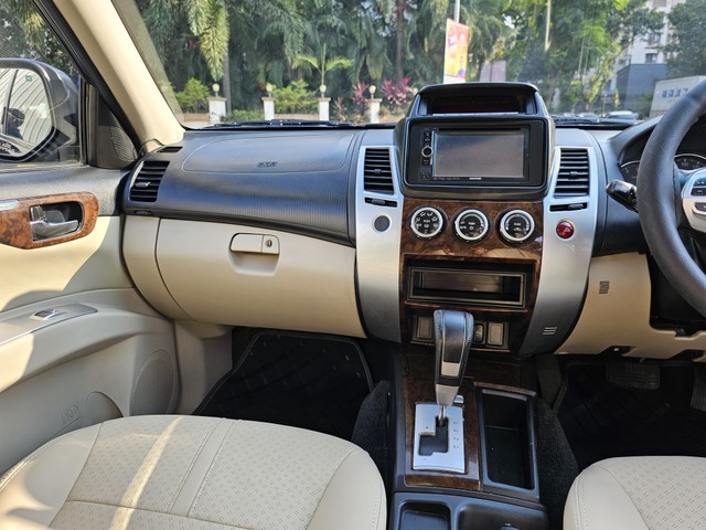 Second-hand 2015 Mitsubishi Pajero Sport 4X2 AT for sale in Mumbai-16