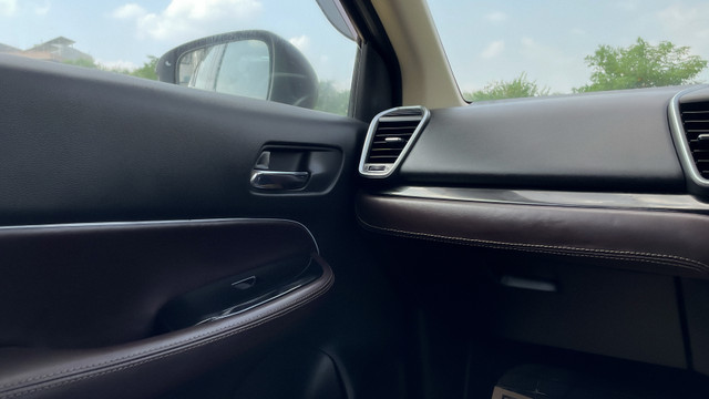 Second-hand 2021 Honda City V MT for sale in New Delhi-8