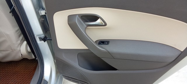 Second-hand 2011 Volkswagen Vento Petrol Highline for sale in Noida-8