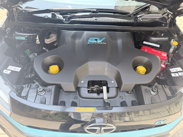 Second-hand 2023 Tata Nexon EV XZ Plus LUX for sale in Thane-12