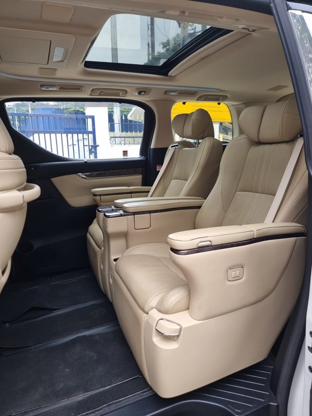 Second-hand 2022 Toyota Vellfire Executive Lounge BSVI for sale in Chennai-12